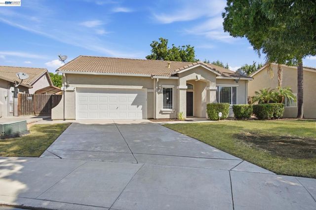947 Forecast Ln, Tracy