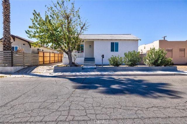 124 W Fredricks, Barstow