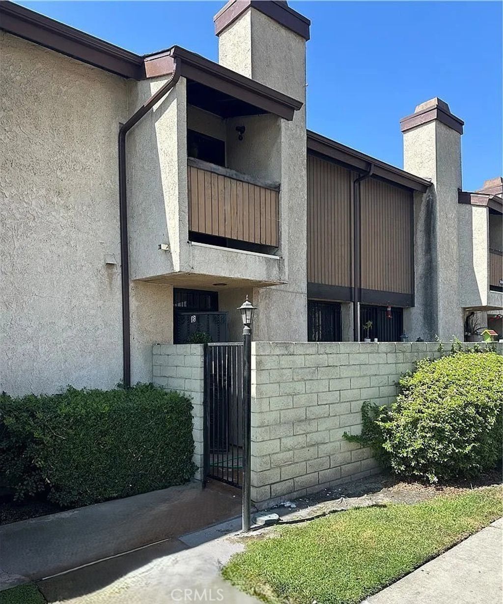 2674 Clarendon, B Avenue, Huntington Park