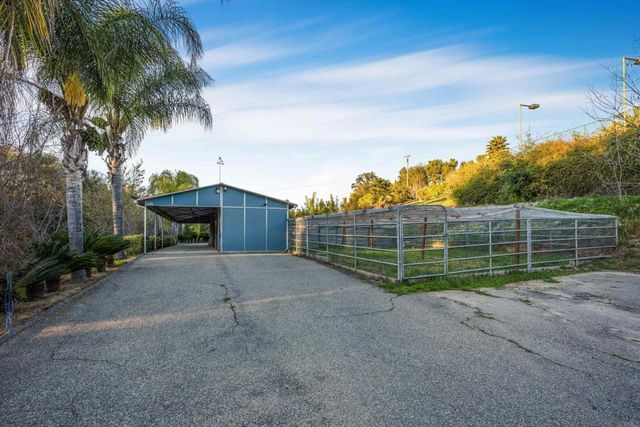 2440 Los Alisos, Fallbrook