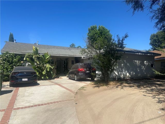 7921 Owensmouth, Los Angeles