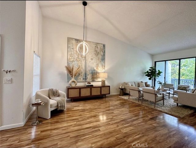 2542 W Macarthur, Santa Ana