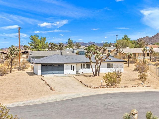 6829 Palisade Way, Yucca Valley