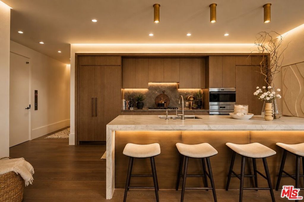 8420 W Sunset Boulevard # 107, West Hollywood