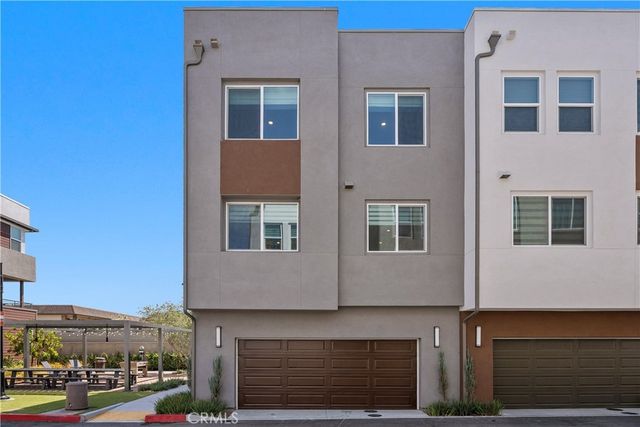 651 S Lyon Street, Santa Ana