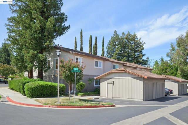 728 Saint Michael Cir, Pleasanton
