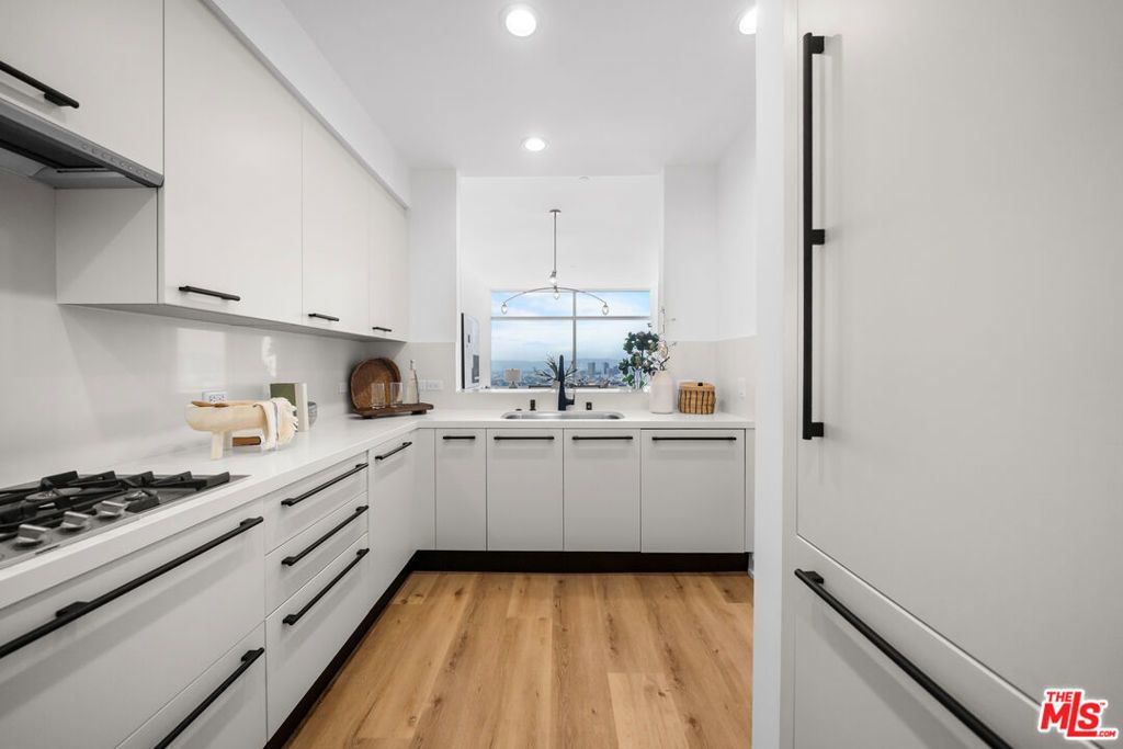 900 W Olympic Boulevard # 27d, Los Angeles
