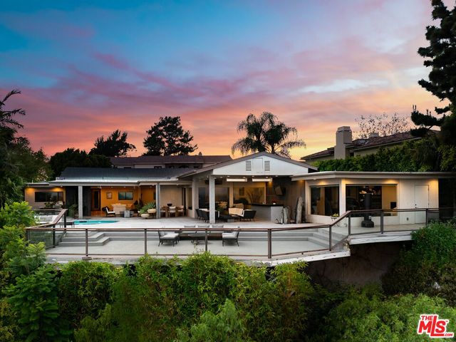 2052 Stradella Road, Los Angeles