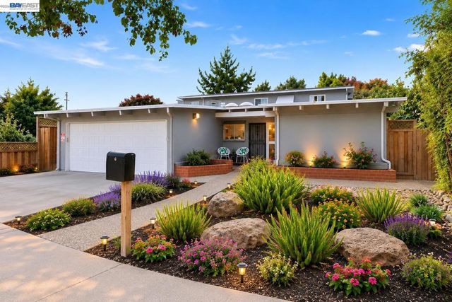 554 Beechmont Lane, Hayward