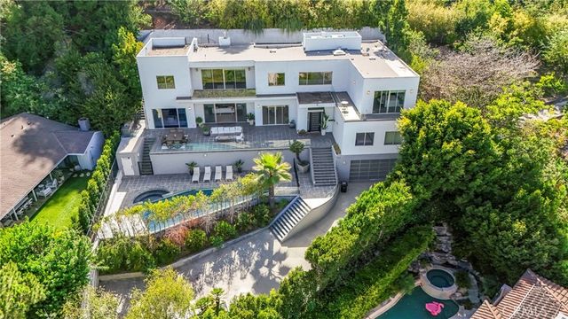 12148 Travis, Los Angeles