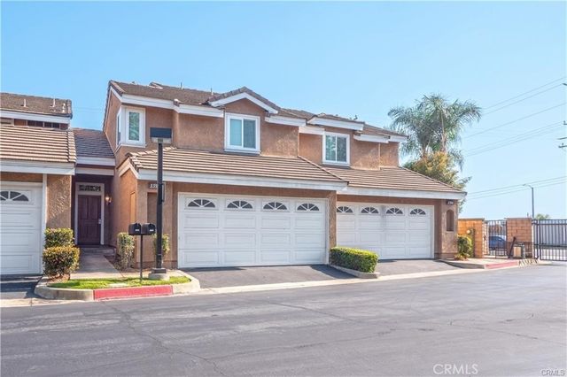 1590 Corte Santana, Upland