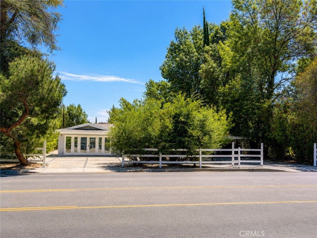 6600 Shoup Avenue, West Hills