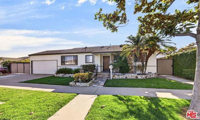 11820 Rose Hedge Drive, Whittier