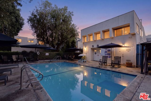 18411 Hatteras Street # 246, Tarzana