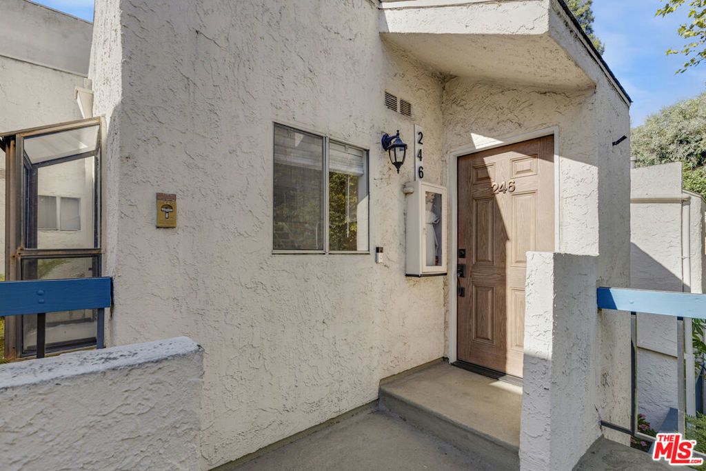 18411 Hatteras Street # 246, Tarzana