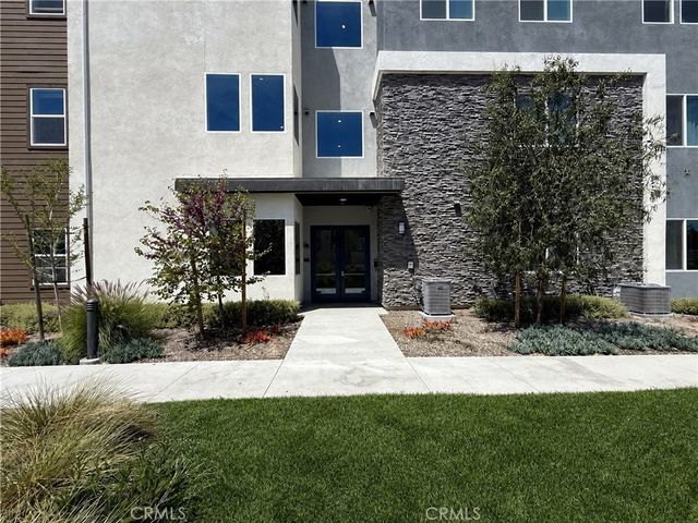 107 Sash, Irvine