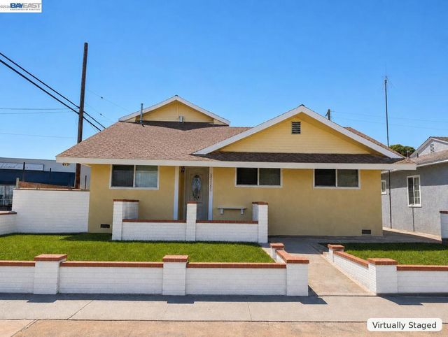 4125 Los Coyotes Diagonal, Lakewood