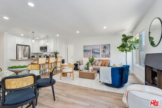16 S Quarterdeck Street # 201, Los Angeles