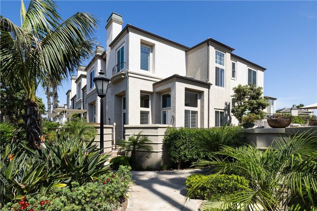 19427 Surfset, Huntington Beach