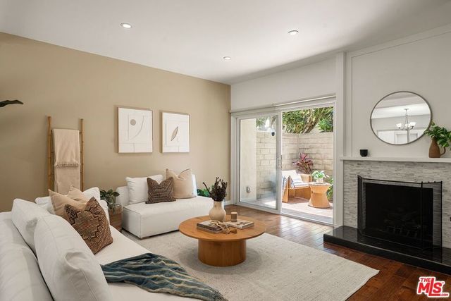 32 Village Pkwy, Santa Monica