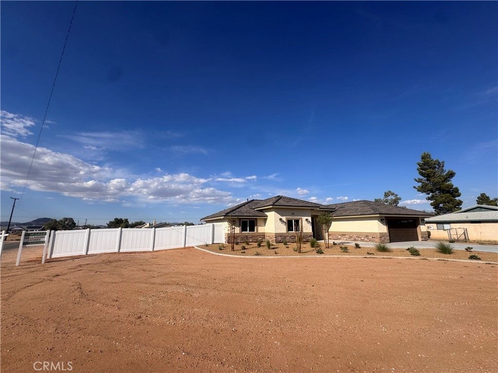 21960 Ramona, Apple Valley