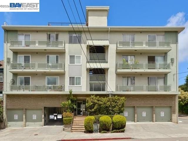 3877 Howe St # 107, Oakland