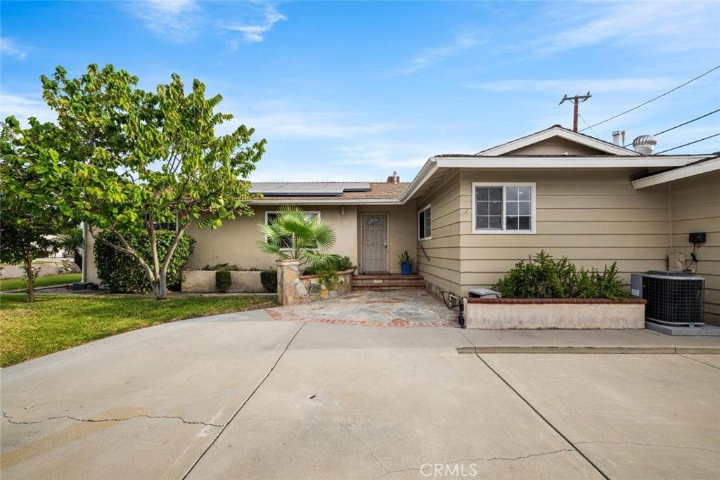 1943 W Victoria, Anaheim