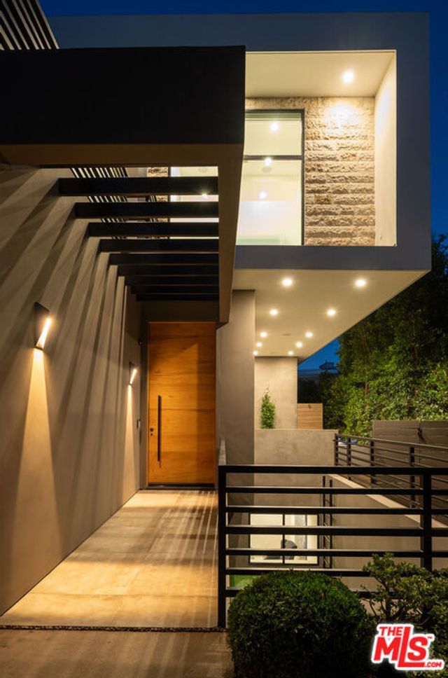 8356 W 4th Street, Los Angeles