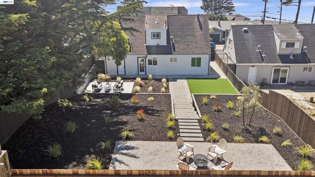 483 Heathcliff Dr, Pacifica