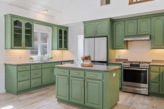 22170 N Burma Road, Ramona
