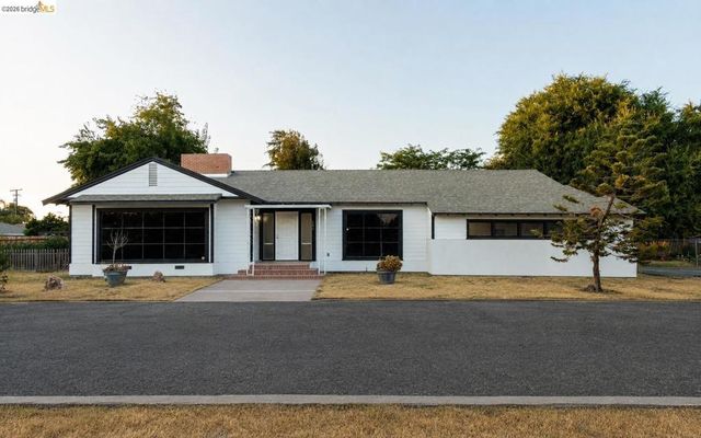 392 W Grand Ave, Porterville