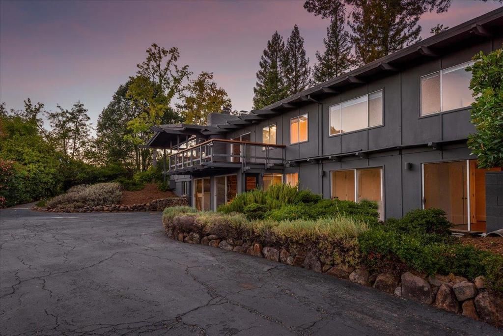15 Naranja Way, Portola Valley
