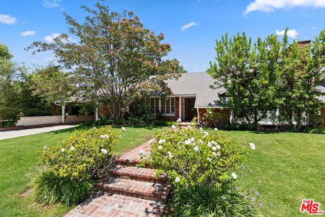 16011 Meadowcrest Road, Sherman Oaks