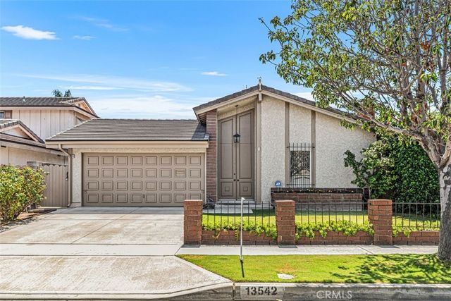 13542 La Jara, Cerritos