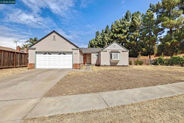38087 Young Dr, Fremont