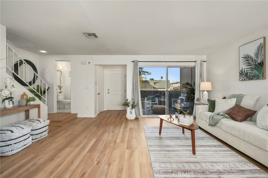 18550 Hatteras Street # 87, Tarzana
