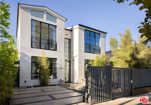 745 Sunset Avenue, Venice