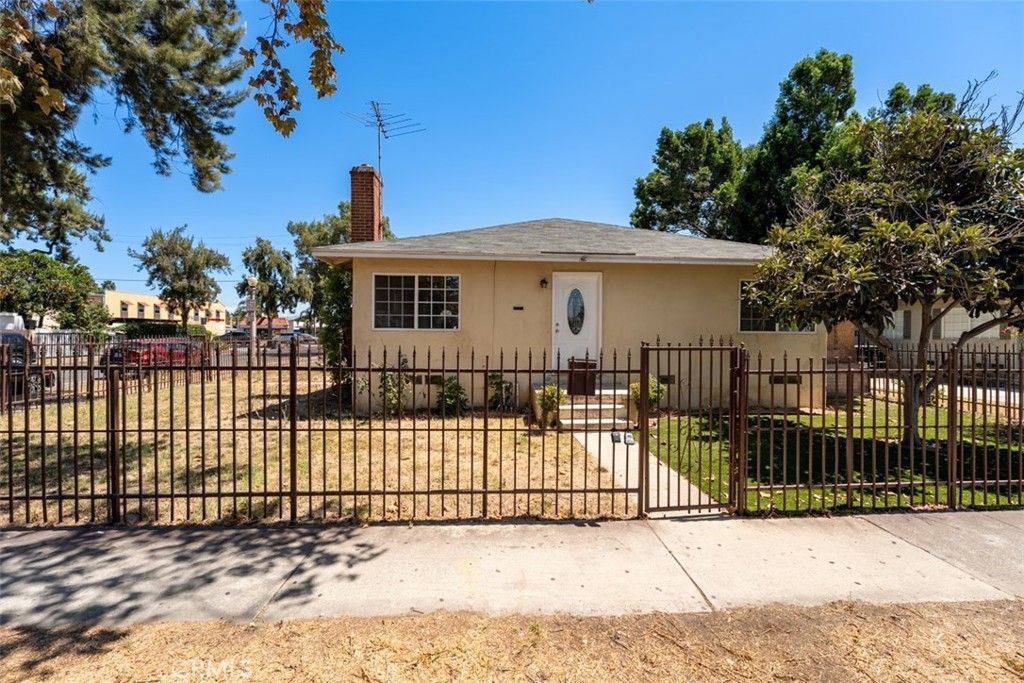 2101 S Sycamore, Santa Ana