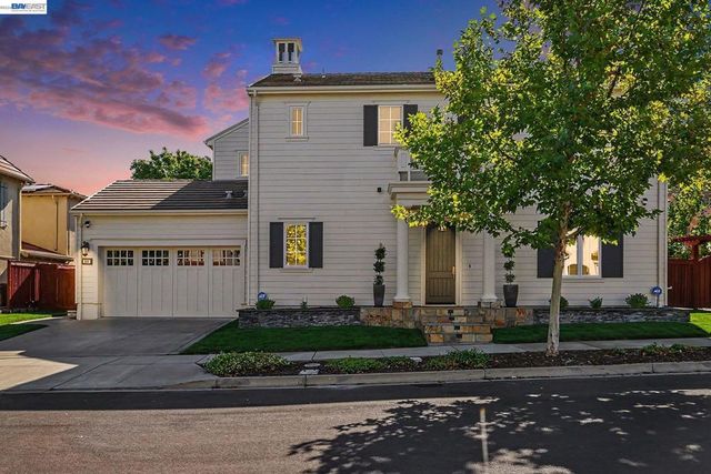 800 Griffon Ct, Danville