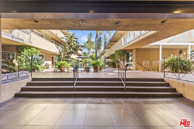 970 Palm Avenue # 209, West Hollywood