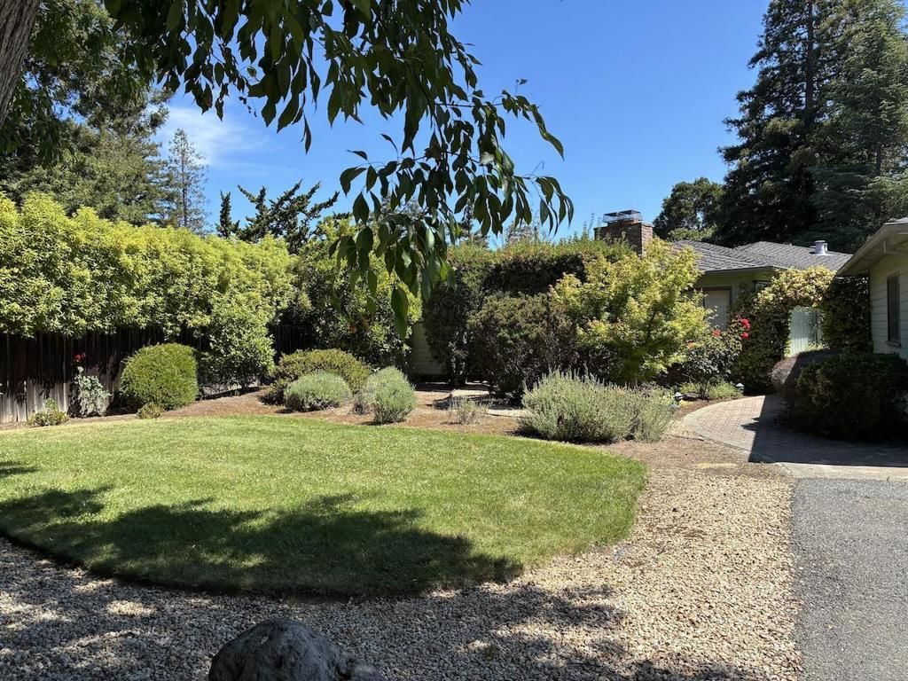 3511 La Mata Way, Palo Alto