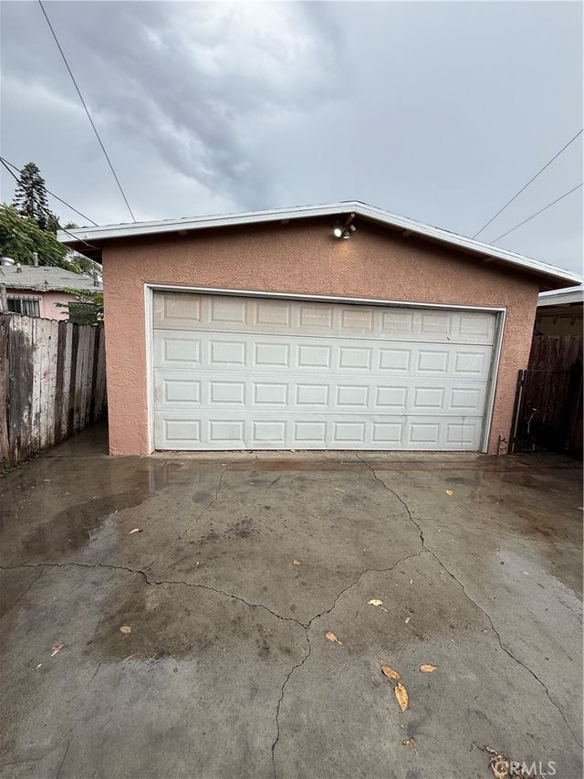 2410 E 115th, Los Angeles
