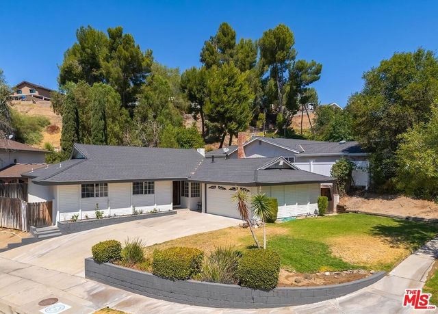 27127 Garza Drive, Saugus