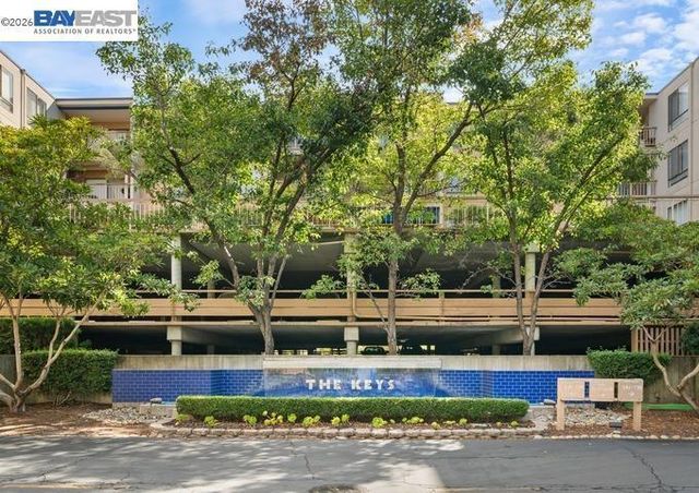 300 N Civic Dr # 409, Walnut Creek