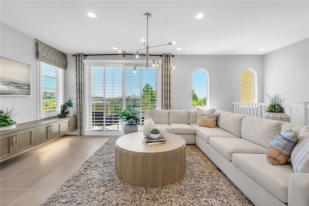 101 Alder Ridge, Lake Forest