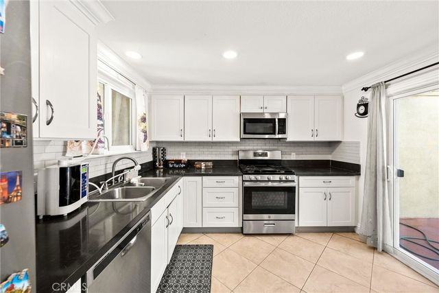 1183 Mountain Gate, Upland