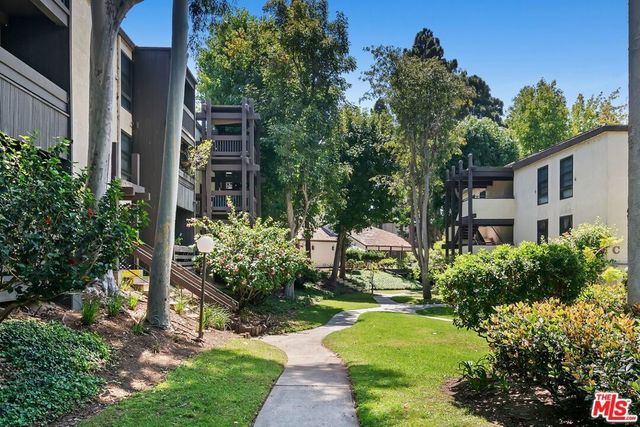 7742 Redlands Street # D1046, Los Angeles