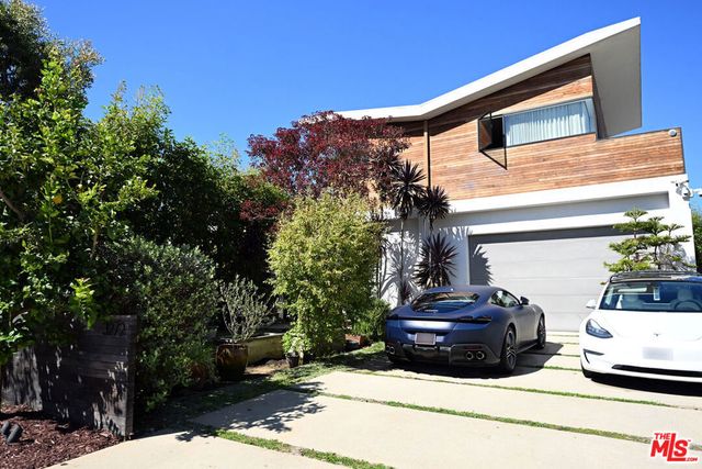 3272 Grand View Boulevard, Los Angeles