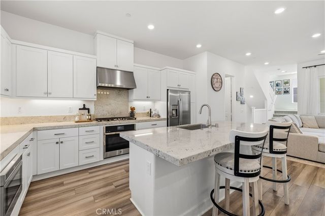 27420 Horizon View, Valencia