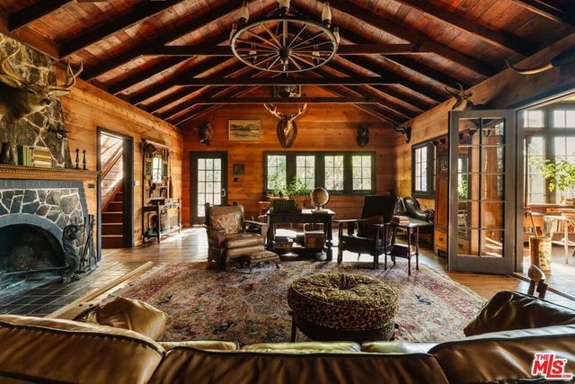 21007 Waveview Drive, Topanga